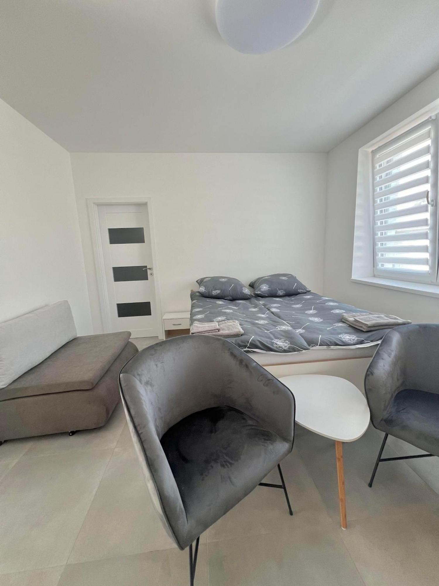 2 Moderne Apartmany 19 A 95 V Sukromi V Centre Mesta Stubnyafürdő Kültér fotó